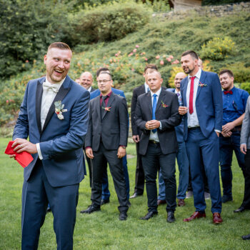 33049D54-B702-4B2E-9D3F-CB7FCA2F1A6C